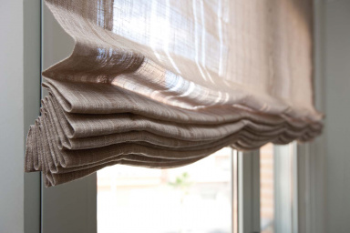 Estores  plegables sin varillas. Sistema de cortina con recogida superior mediante pliegues sucesivos sin varillas.