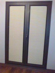 Cortinas plisadas dentro de marco de ventana Sistema de plisada ideal para ventanas y puertas oscilo batientes y abatibles.