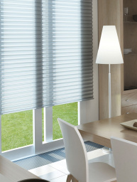 Cortinas Plisadas con tejido de una sola capa. Sistema de cortina con recogida superior en forma de pequeños pliegues de una sola capa.